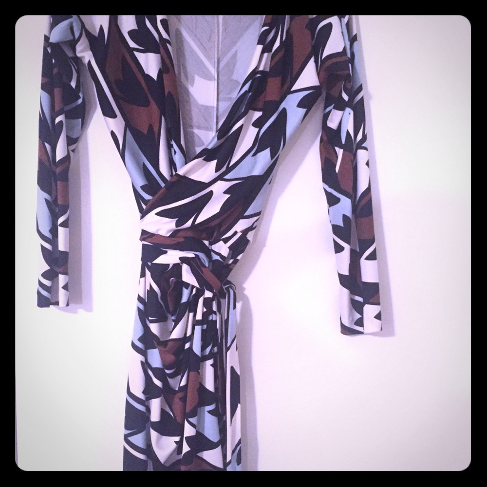 Size 4 Diane vonFurstenberg wrap Dress